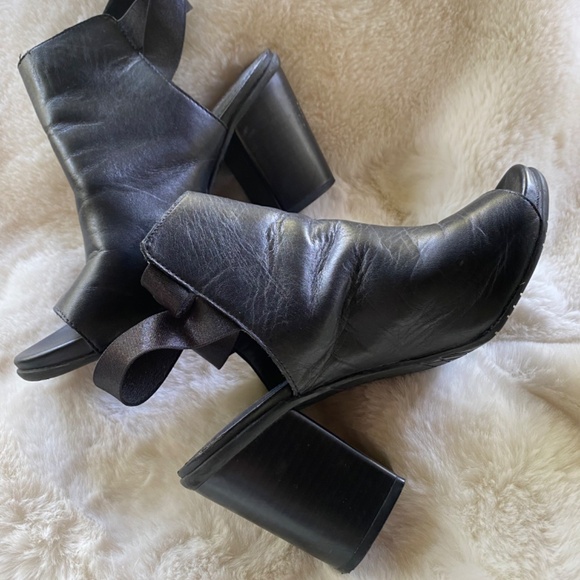 Kenneth Cole reaction leather open toe open heeled bootie 4”heel size 6 - Picture 3 of 8